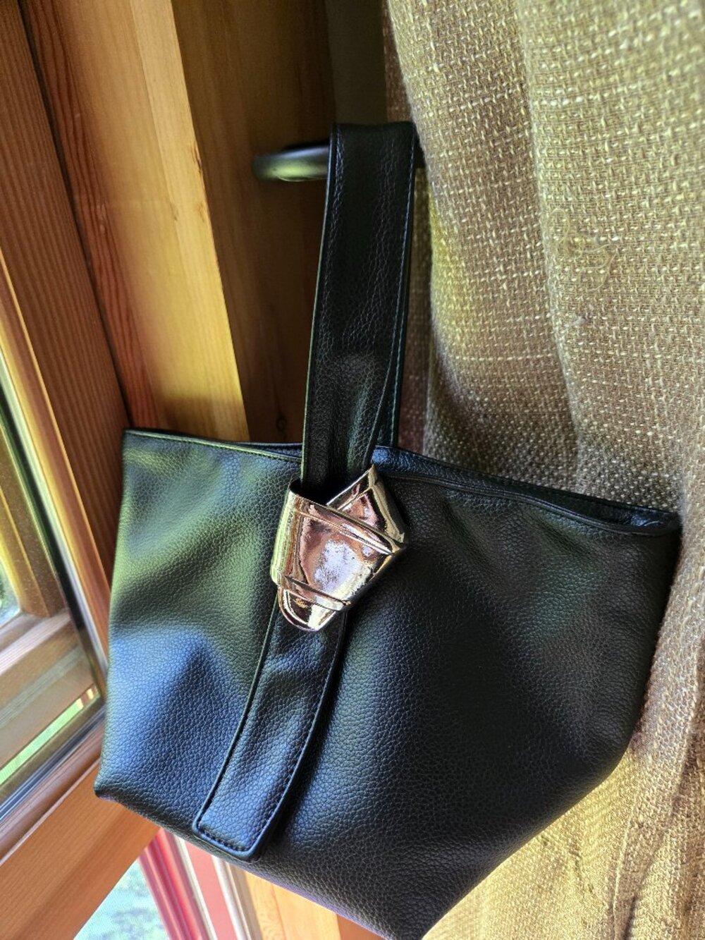 Merit Beauty x Brandon Maxwell Vegan Leather Bag black)